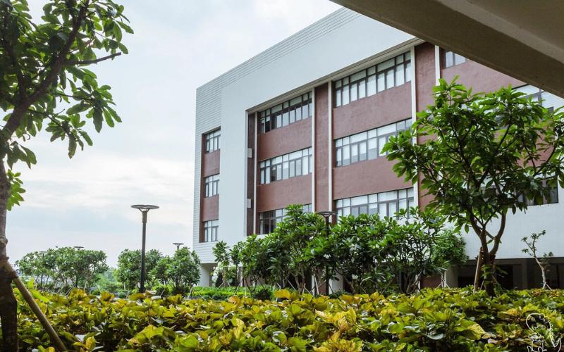 toà nhà chính của trường