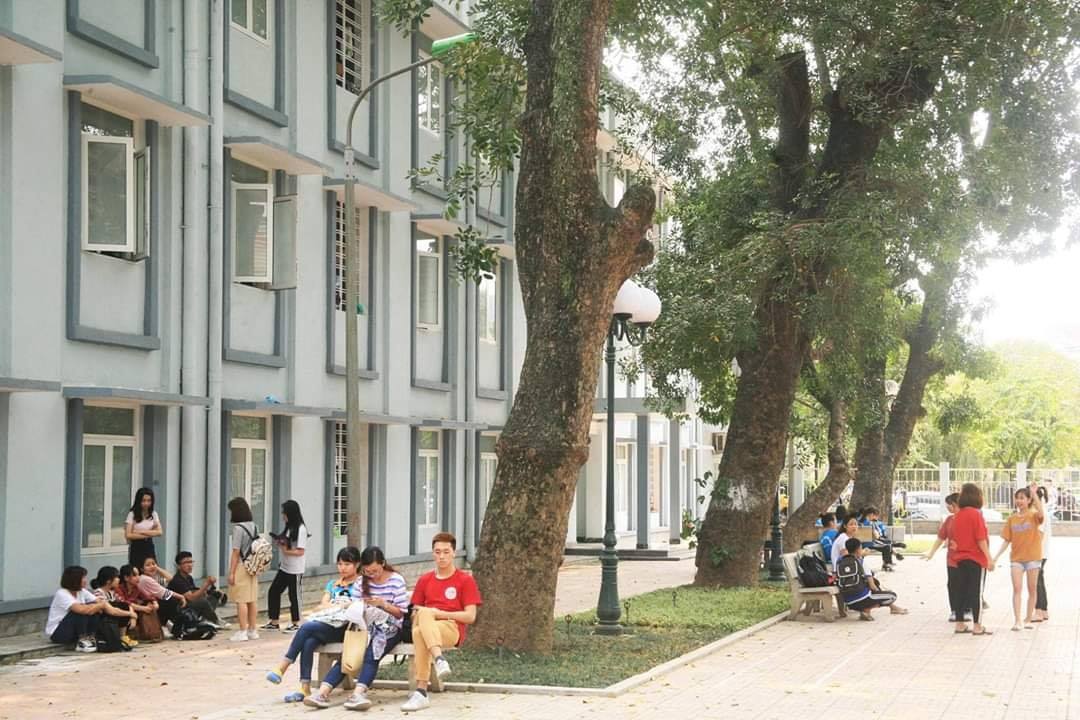Ký túc xá đại học thương mại