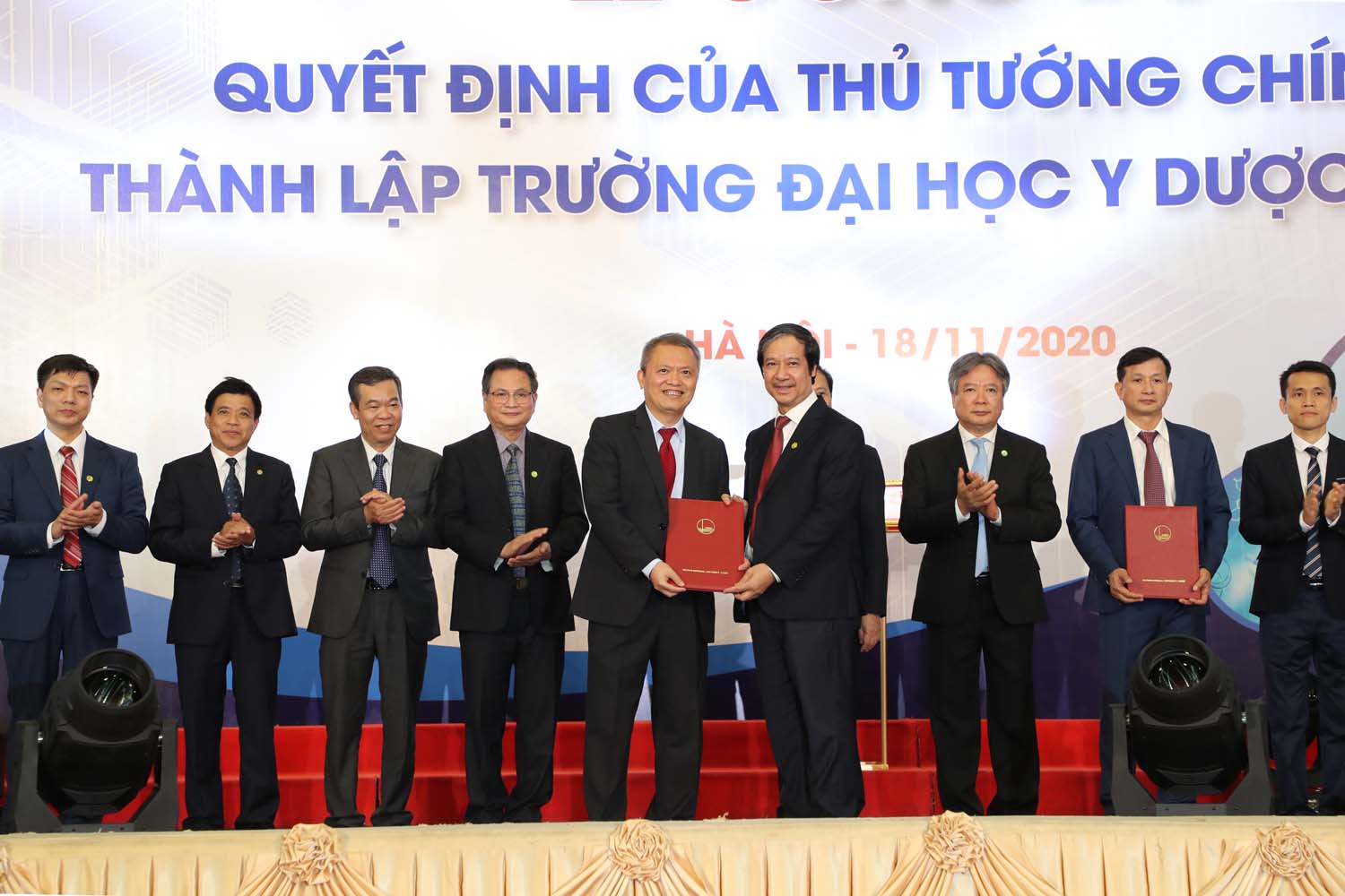 lễ th&agrave;nh lập đại học y dược h&agrave; nội