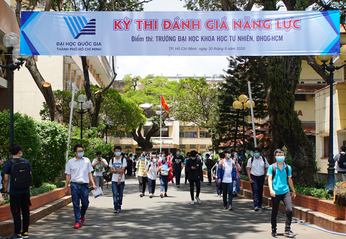 kì thi tuyển snh cuả trườn