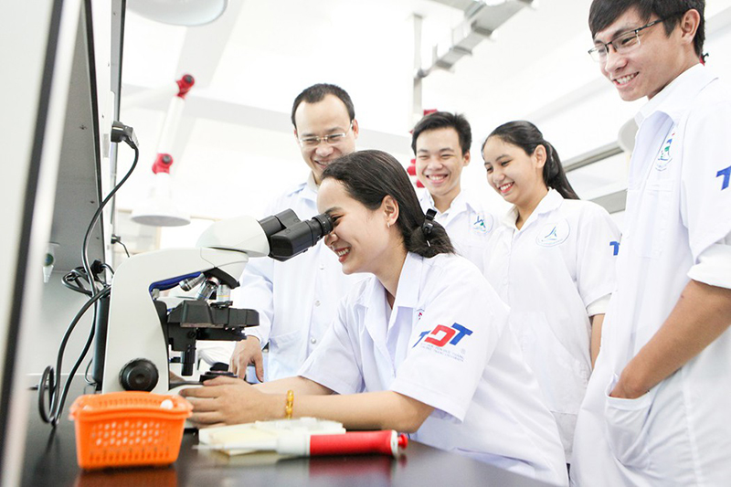 sinh vi&ecirc;n đại học t&ocirc;n đức thắng