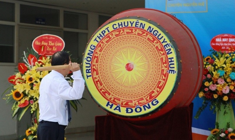 trường-thpt-chuyên-nguyễn-huệ-giới-thiệu