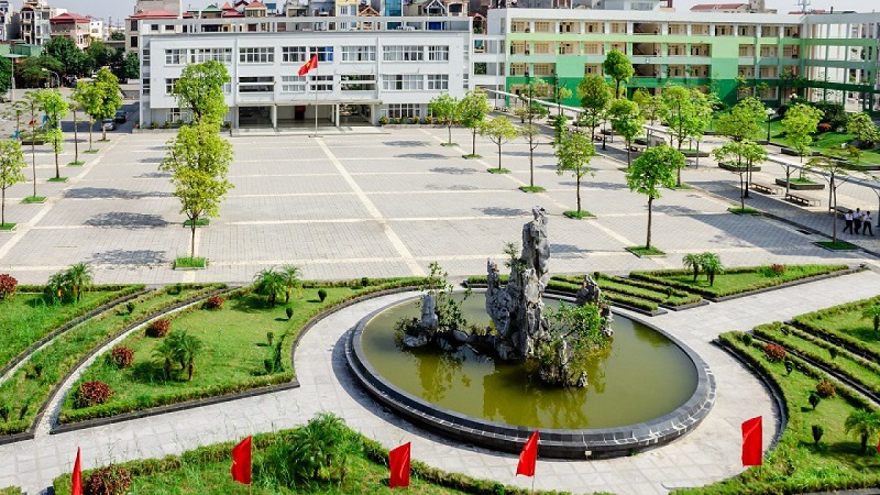 trường-thpt-chuyên-nguyễn-huệ-khuôn-viên