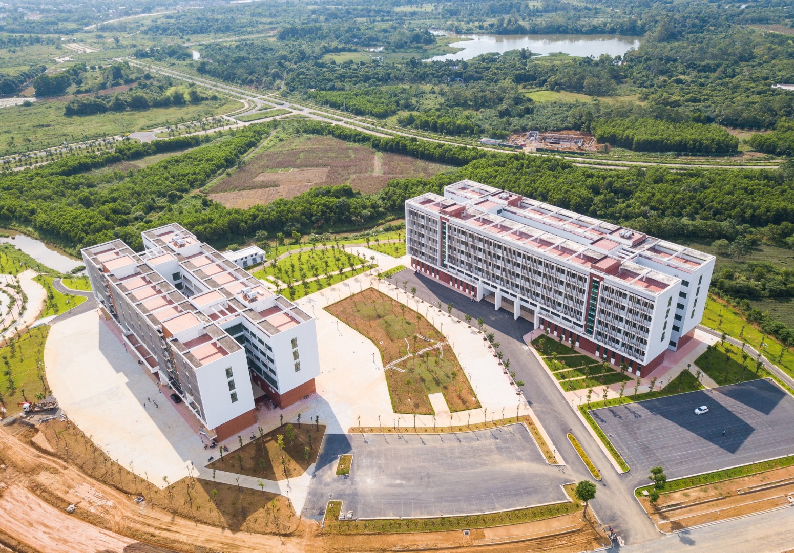 Cơ sở trường tại khu đô thi Hoà Lạc