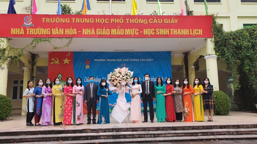 thầy cô trường thpt Cầu Giấy