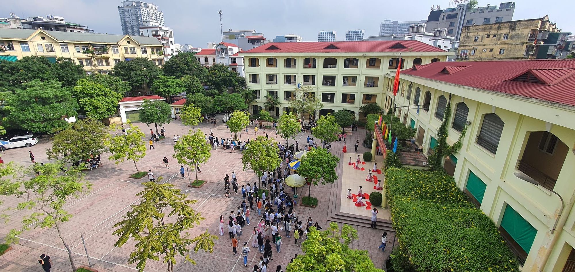 sân trường của trường thpt cầu giấy