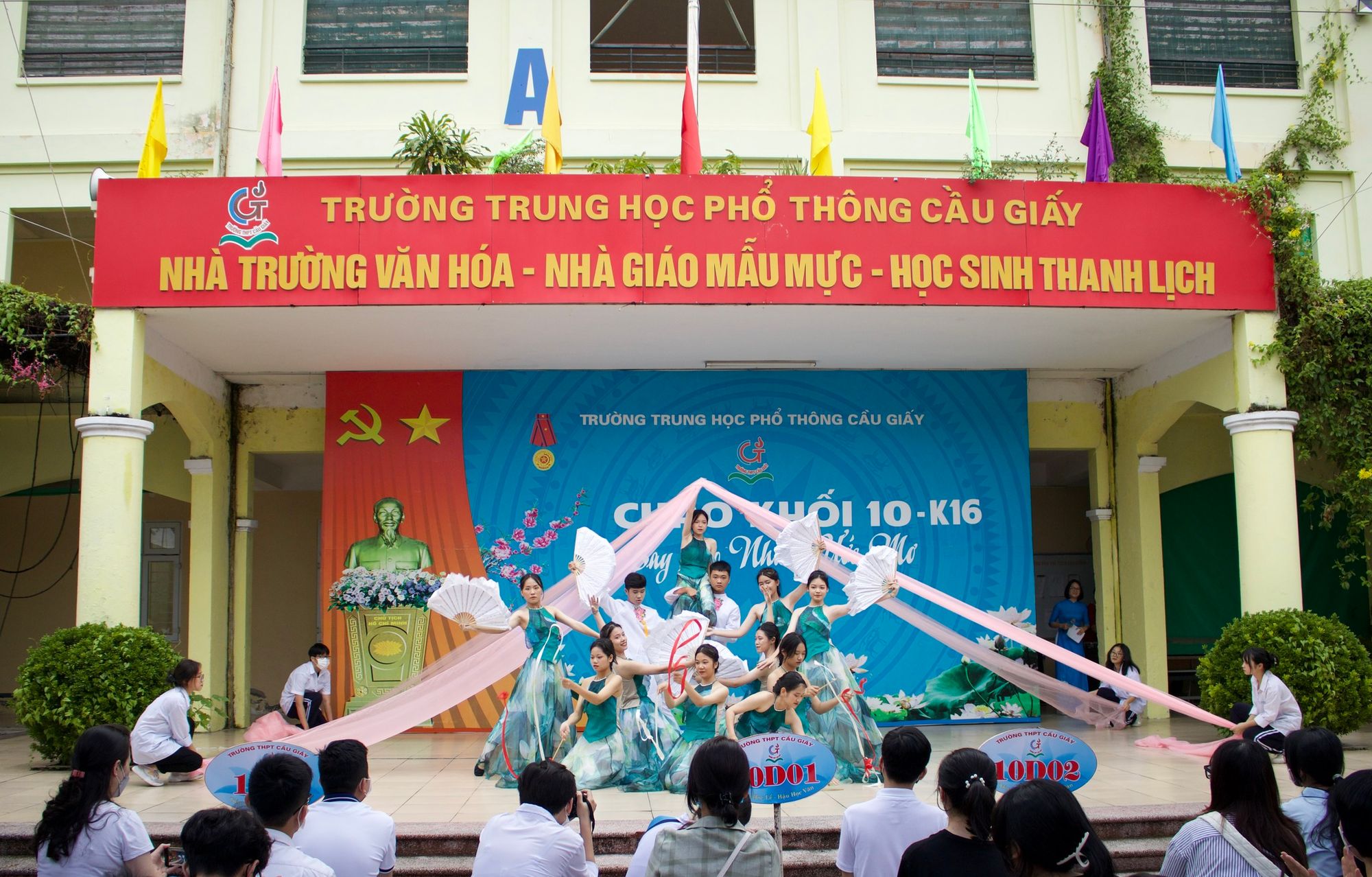 văn nghệ chào mừng khối lớp 10