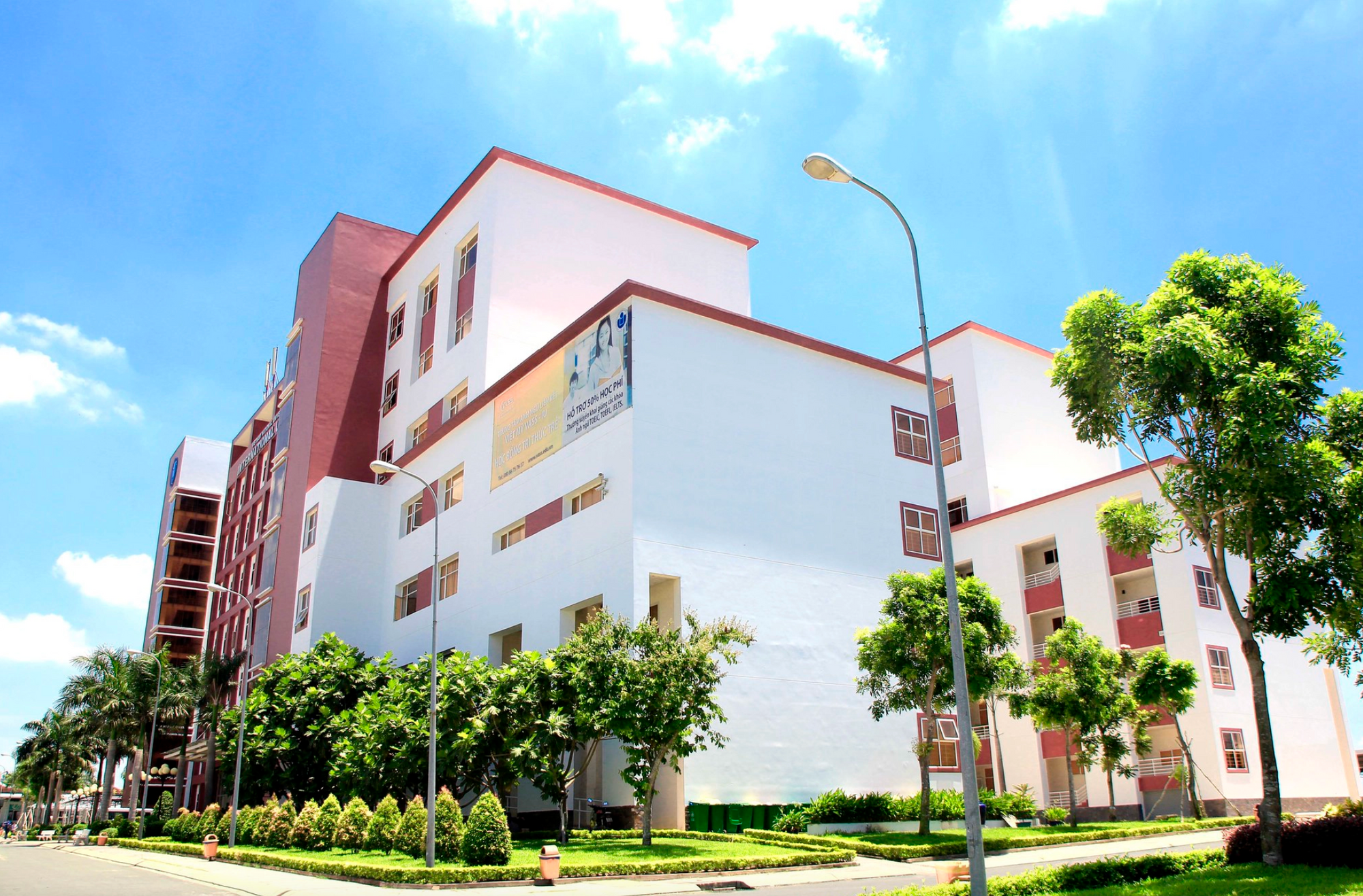 khuôn viên trường đại học quốc tế HCM