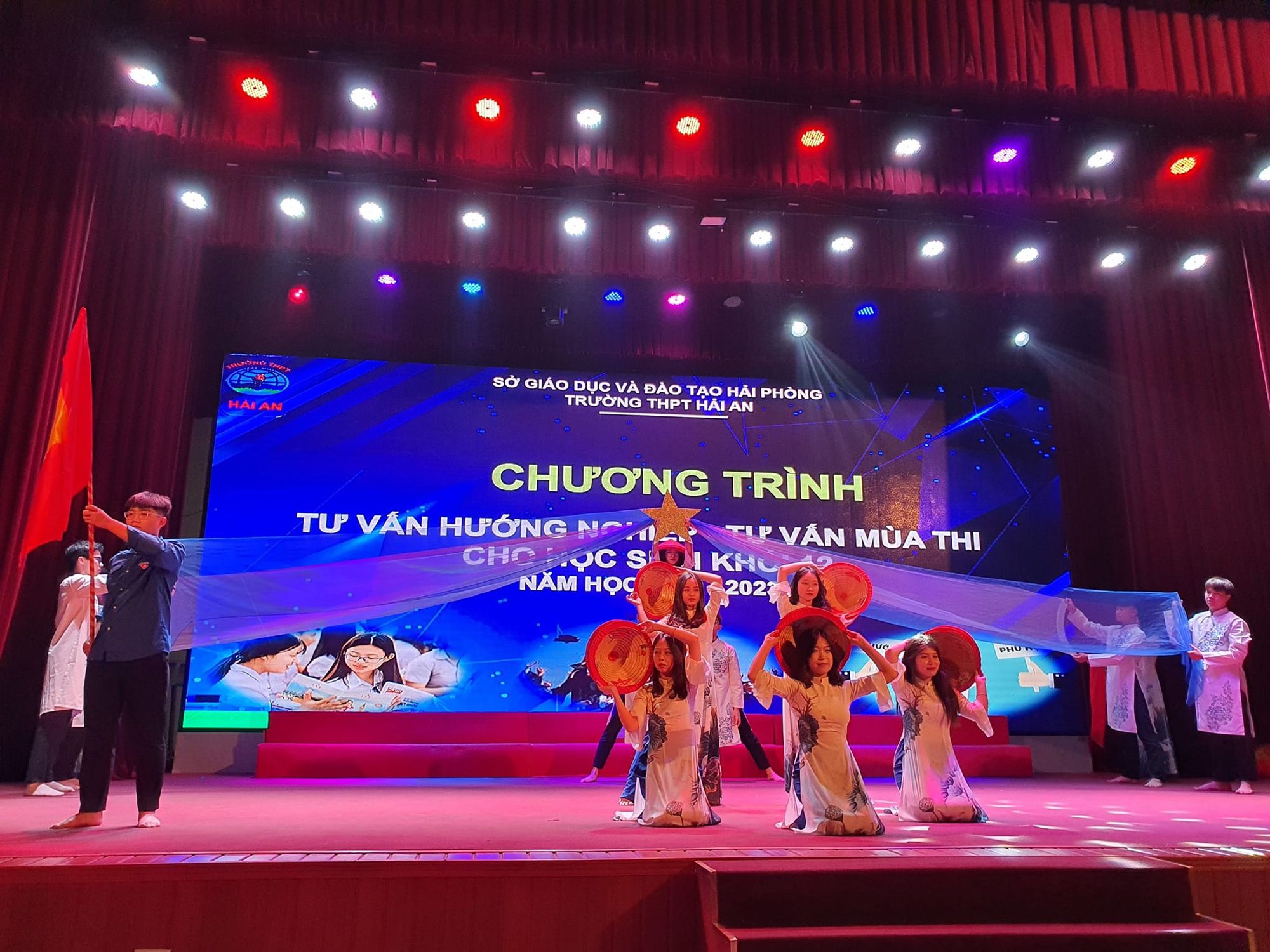 sân khấu của sinh viên