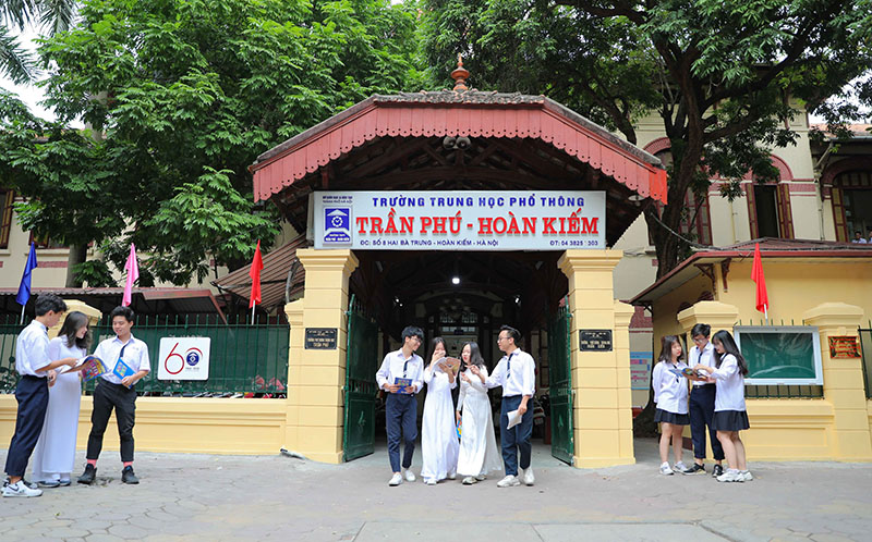 thpt trần phú cổng trường