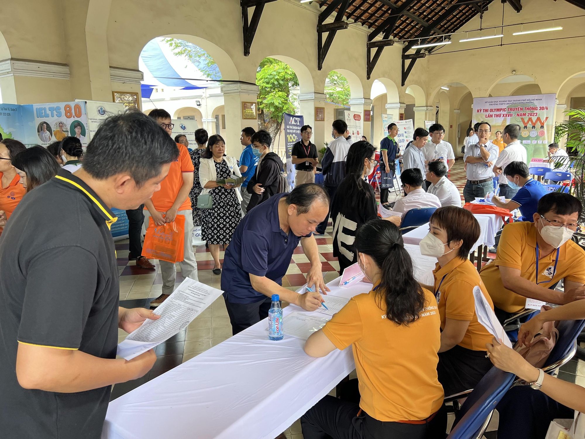 chương trình tuyển sinh của trường