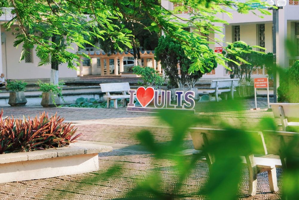 Đại học Ngoại Ngữ Hà Nội sân trường