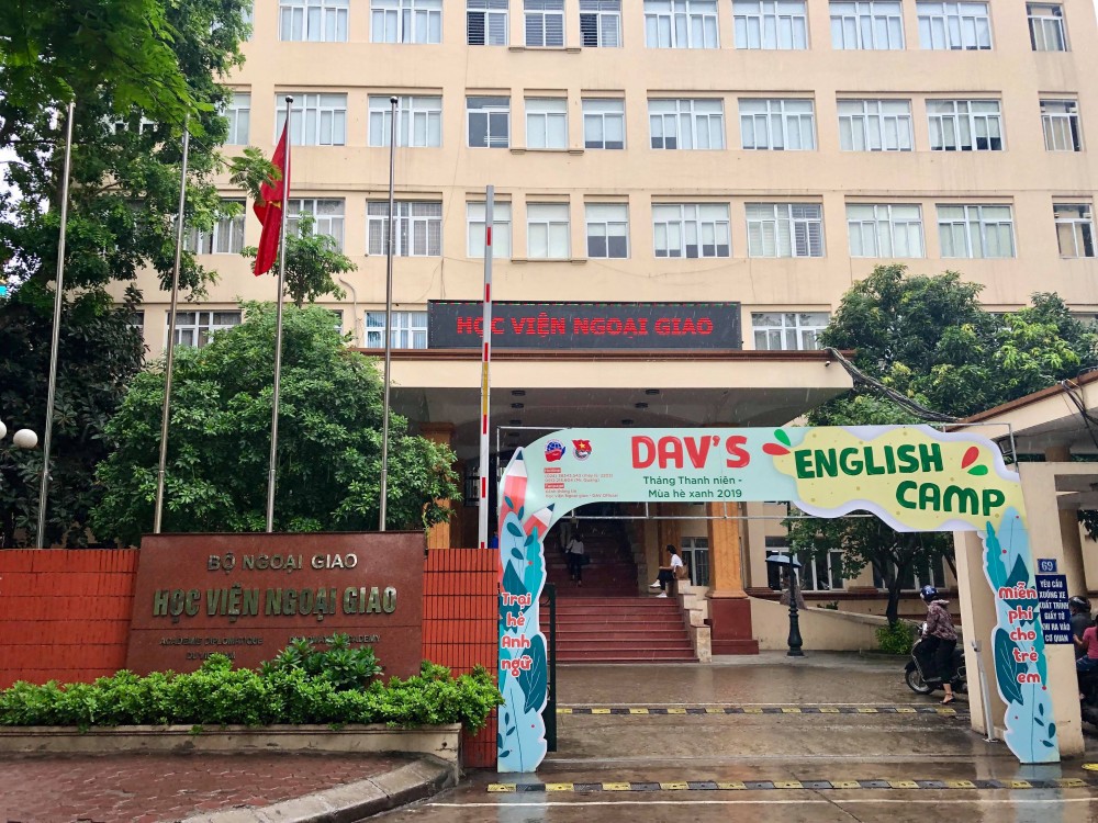 học viện ngoại giao cổng trường