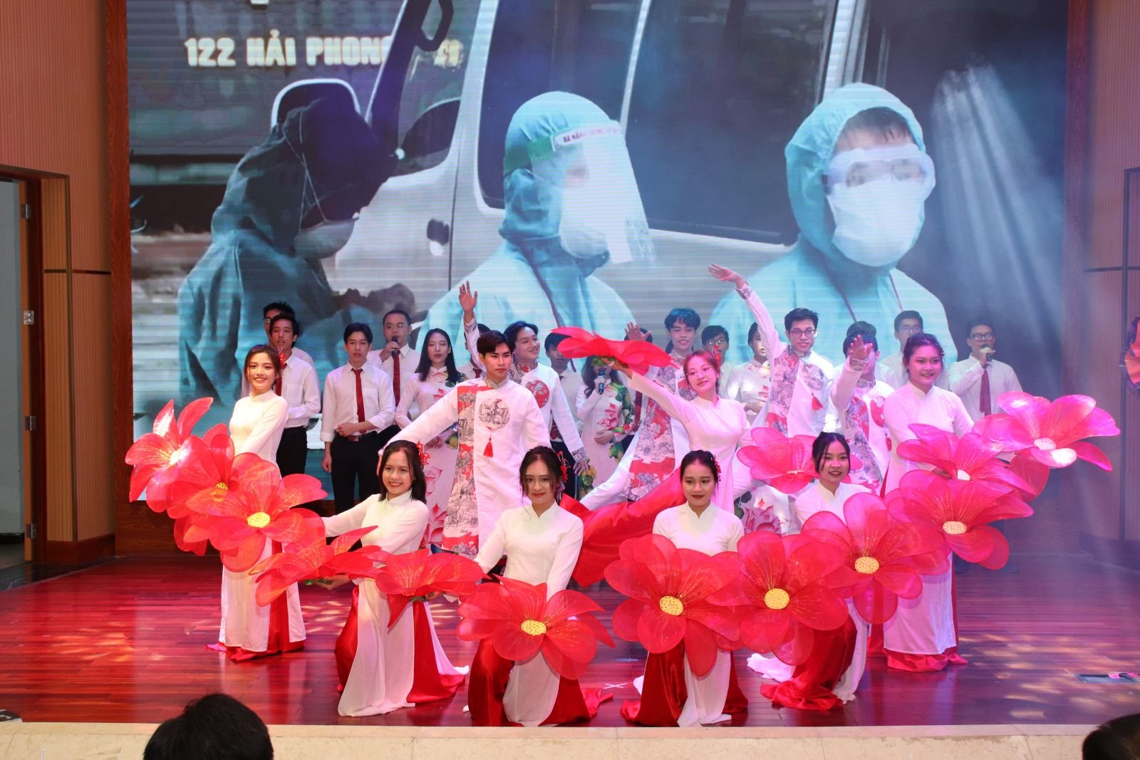 sinh viên với hoạt động ngoại khoá