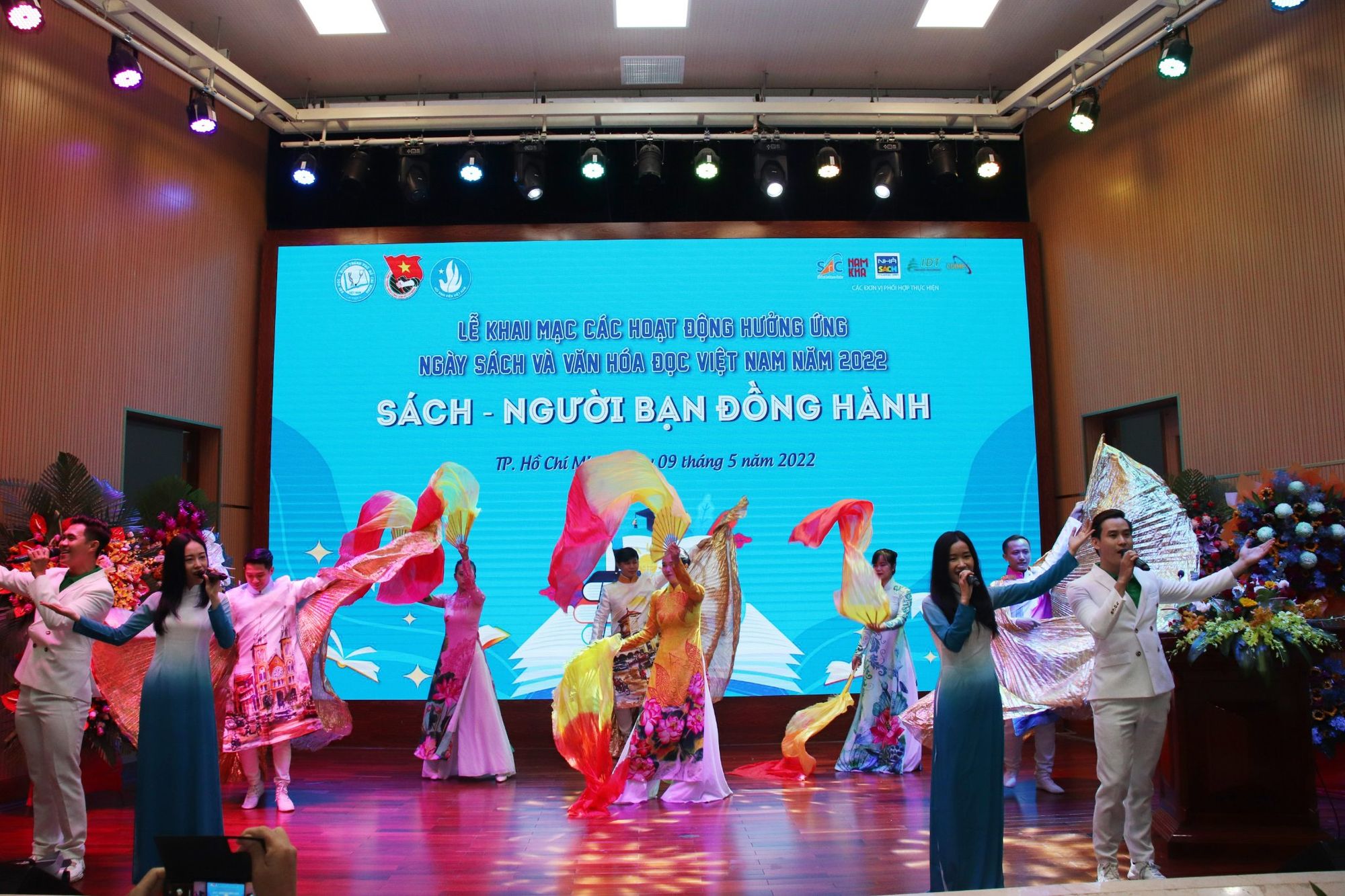 hoạt động ngoại khoá "Sách là bạn"