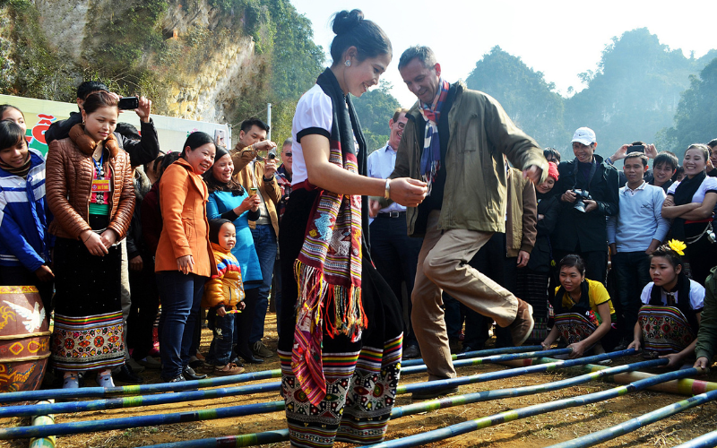 Vui hội hang Bua