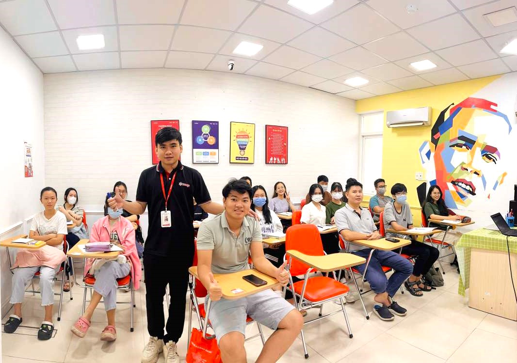 Hình ảnh lớp học áp dụng phương pháp RIPL tại IELTS Fighter