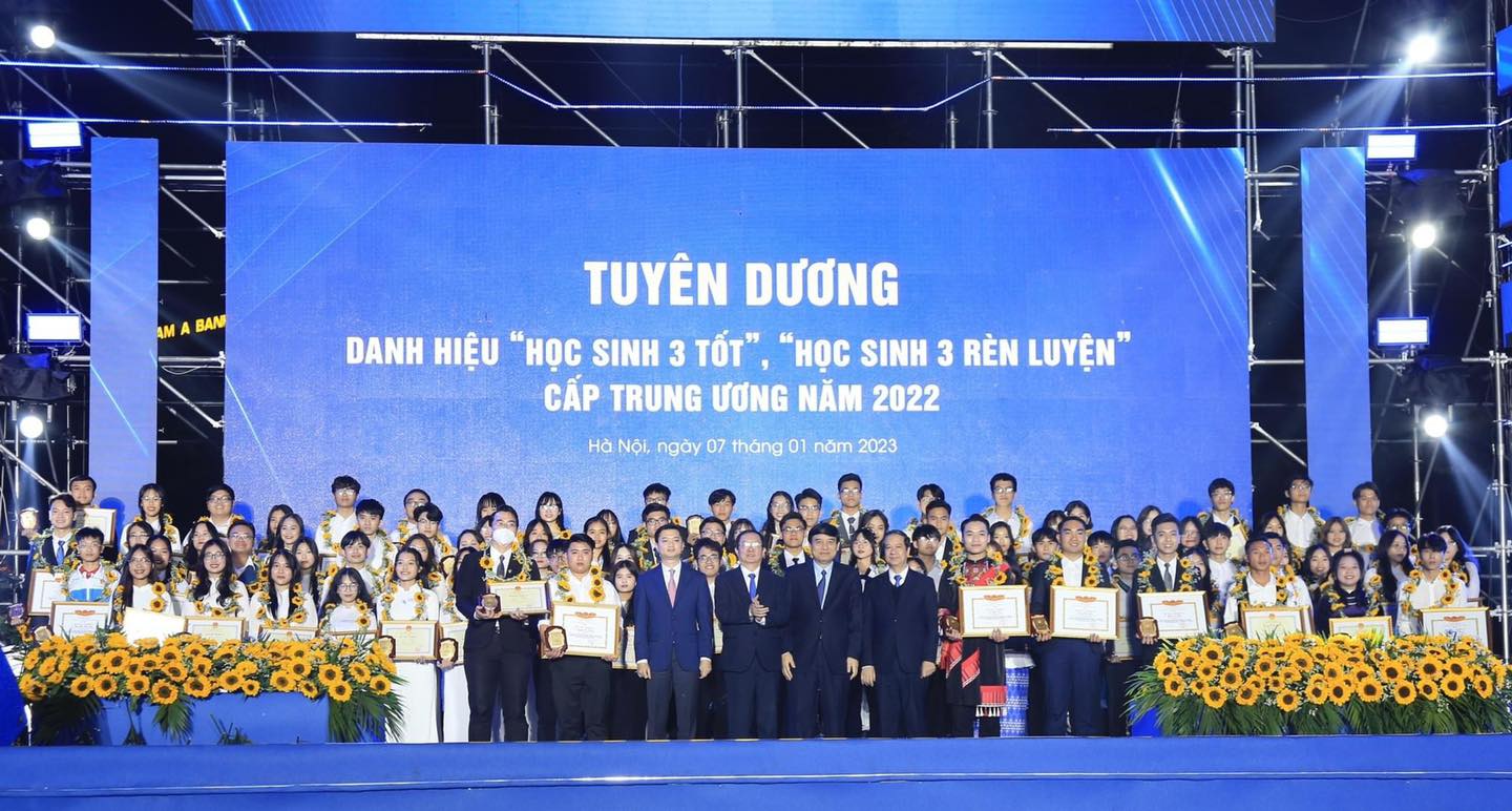 Lễ tuyên dương học sinh 3 tốt