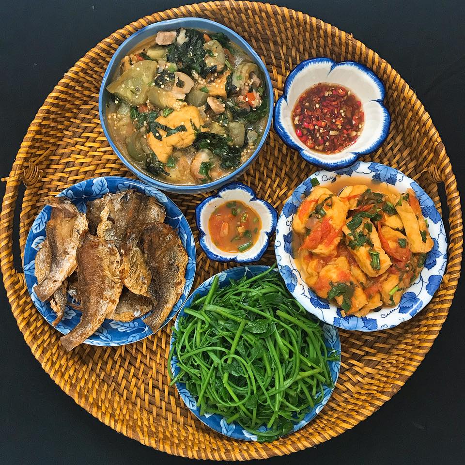 M&acirc;m cơm gia đ&igrave;nh Việt