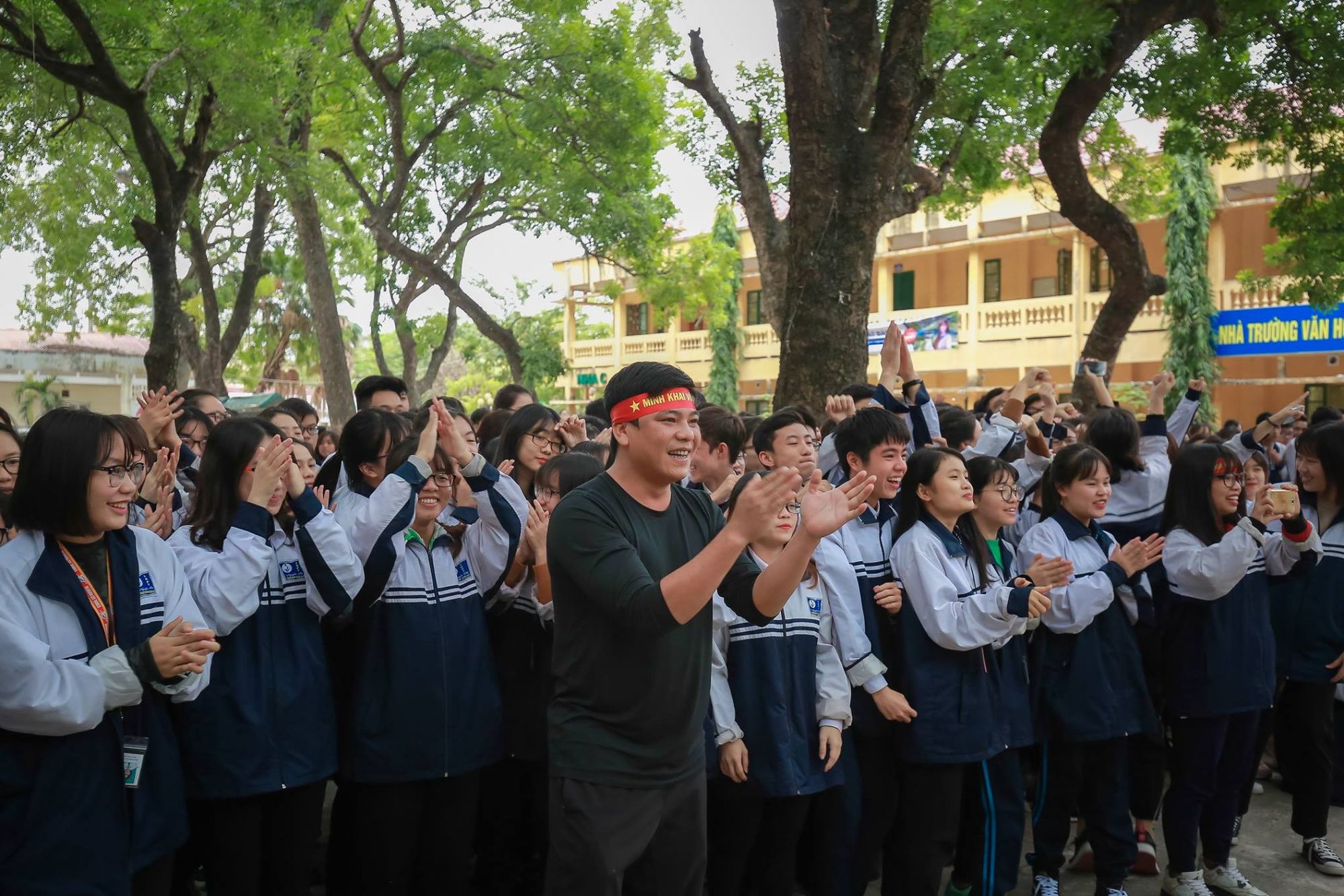 thầy và trò THPT Nguyễn Thị Minh Khai