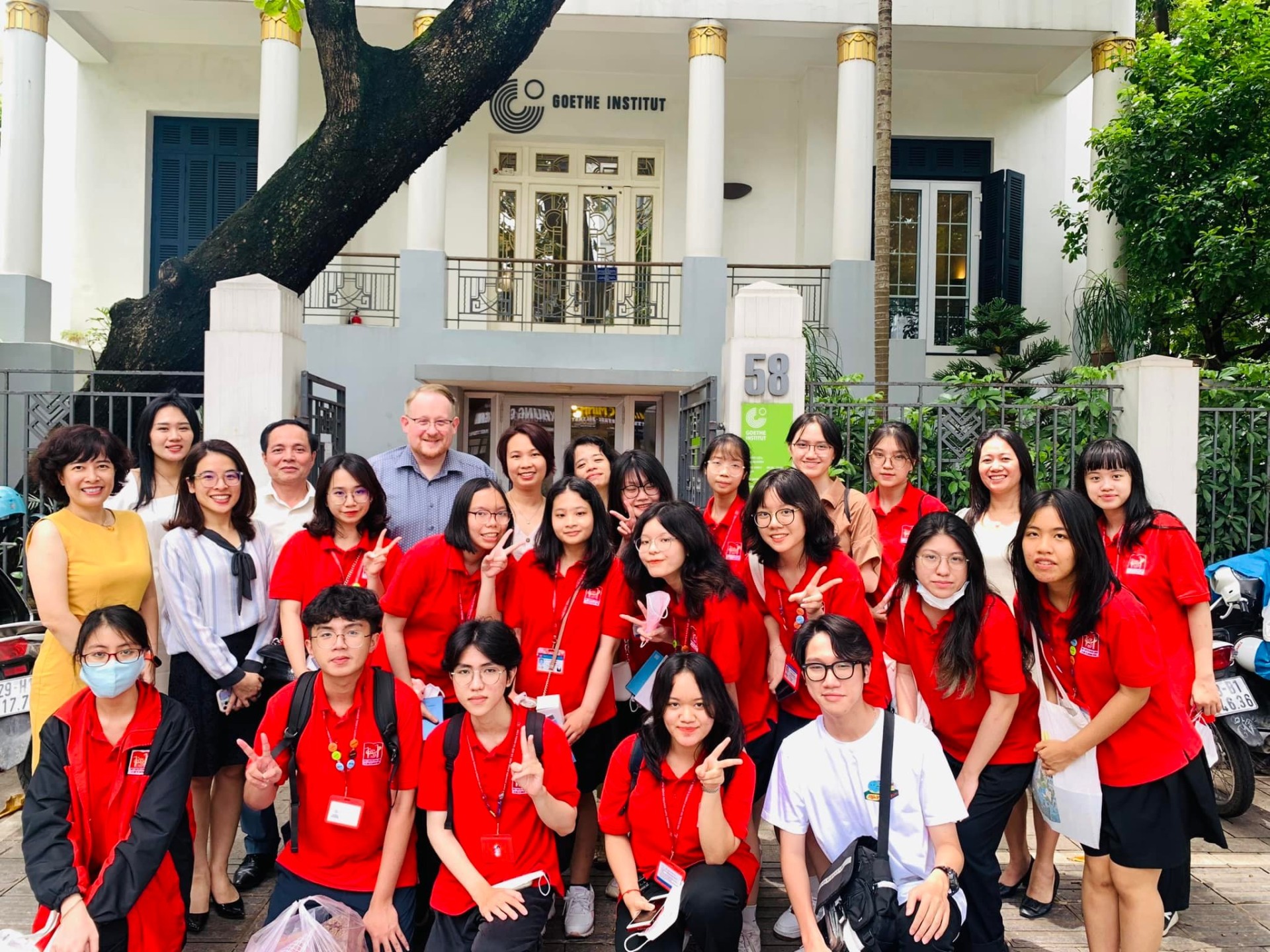 Thầy và Trò Nhà trường tham quan và giao lưu tại Viện Goethe