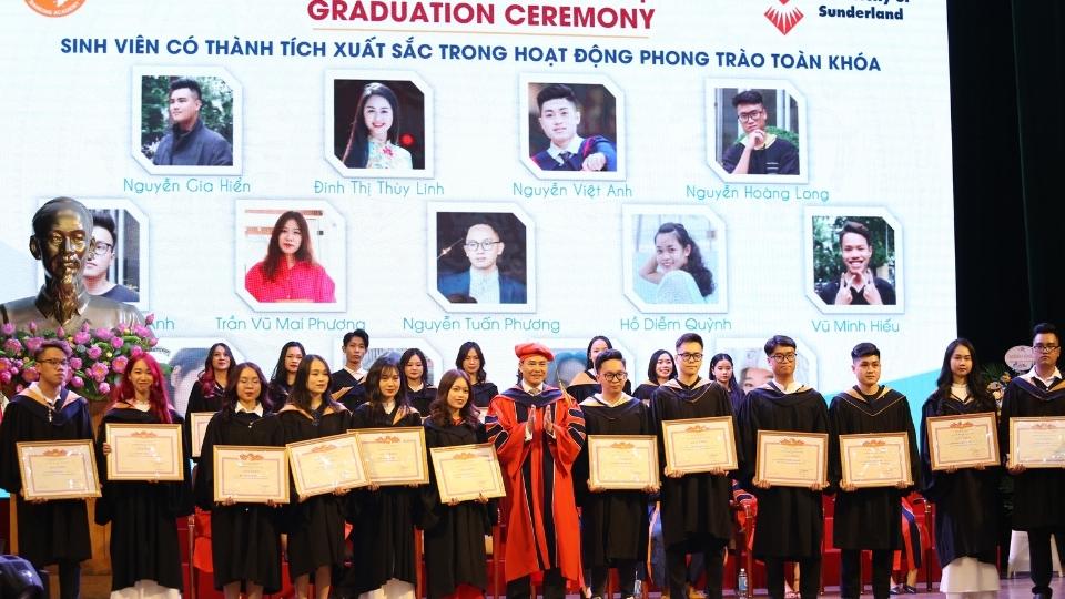 lễ trao bằng sinh viên Học viện Ngân hàng
