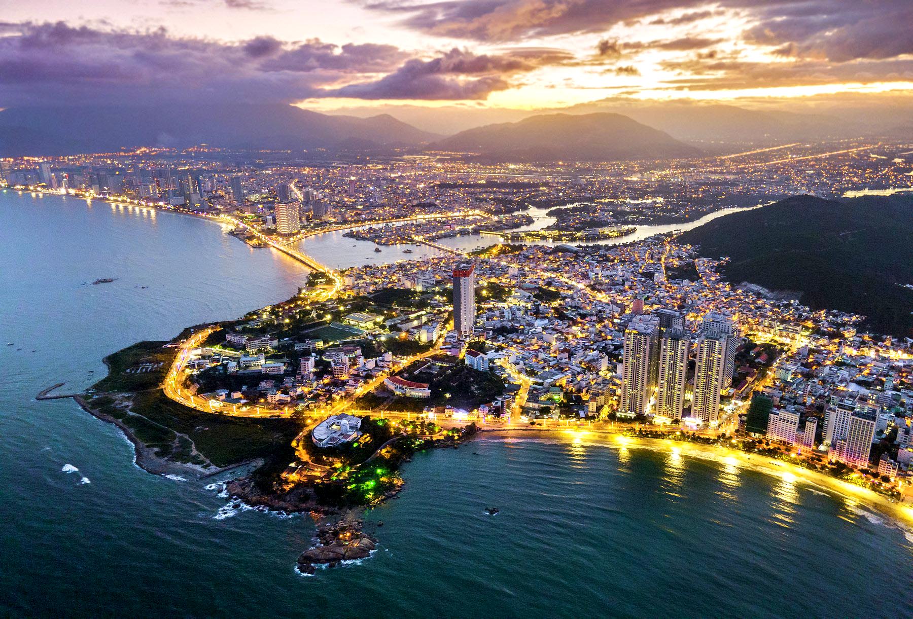 Thành phố Nha Trang về đêm