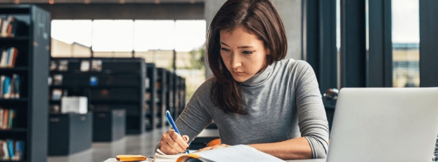 Gái xinh học IELTS Writing Trực Tuyến